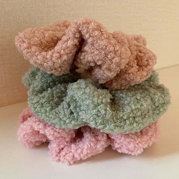 Set of 3 Sherpa Plush Pastel Scrunchies, NWT, Pink, Dusty Mint, Blushy Peach - Picture 3 of 5